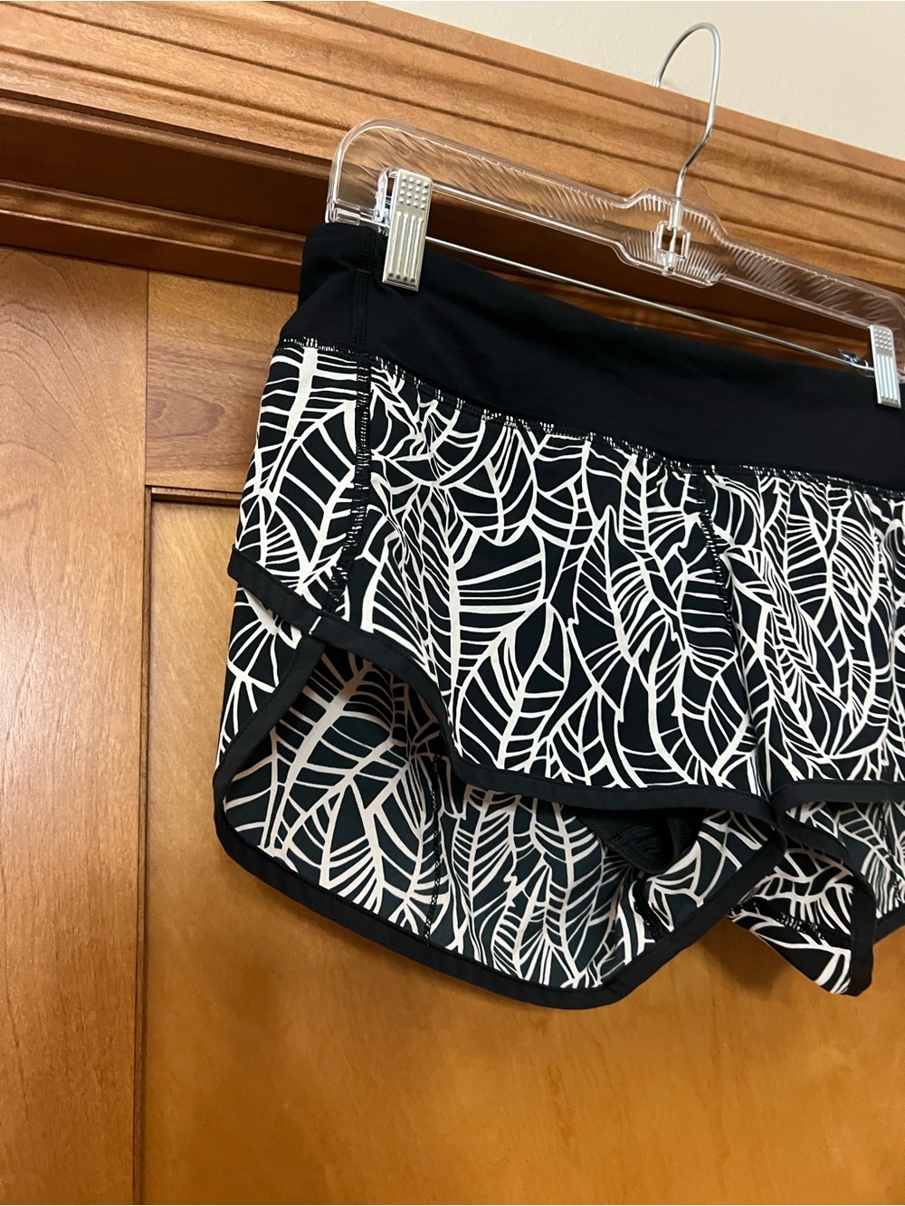 Lululemon Run: Speed Short *2-way Stretch Pretty Palm Black Angel Wing / Black 8 - Picture 4 of 10